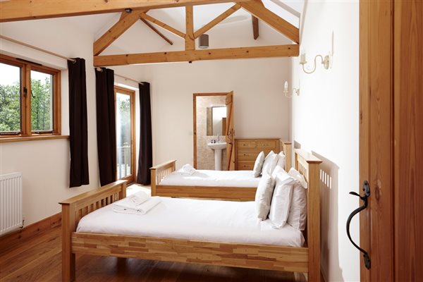 Linhay twin bedroom with ensuite shower room
